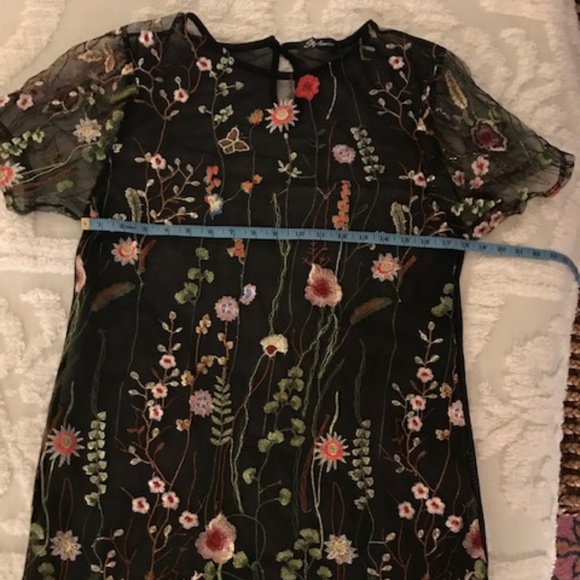 LIKE NEW! SASSY, SEE-THROUGH EMBROIDERED MESH T-SHIRT DRESS IN SIZE MEDIUM - Picture 3 of 5